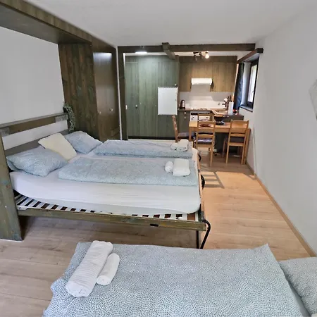 Renove A Cote Des Pistes Daire *
